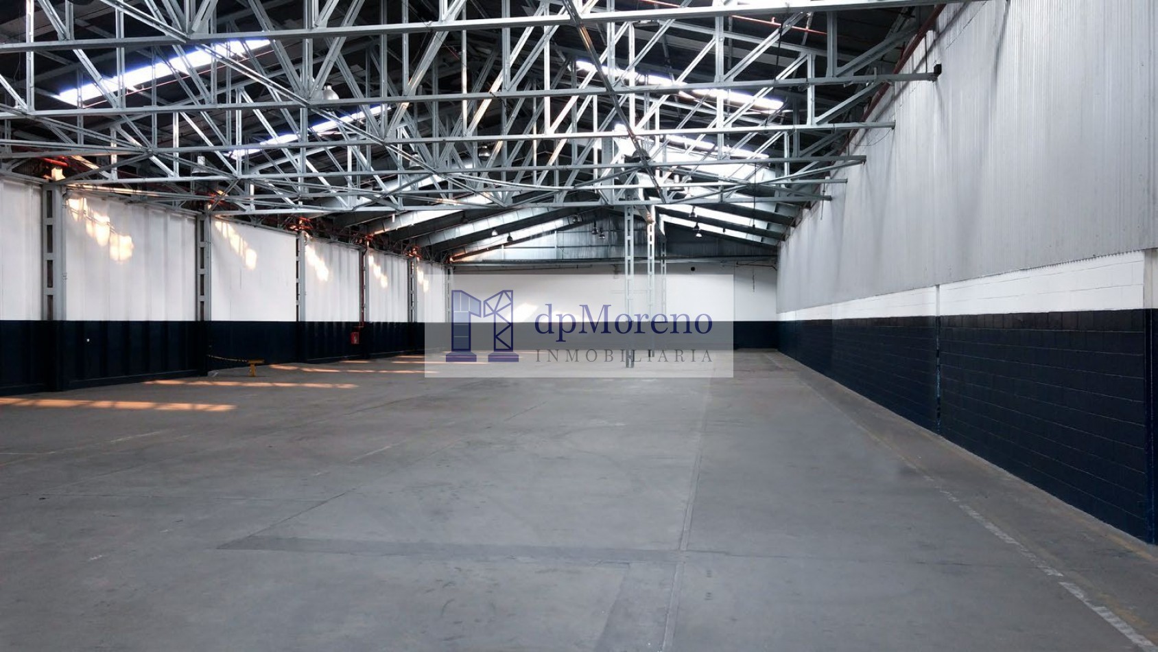 Galpon de 1760 m2 en Hurlingham dentro de predio Industrial con seguridad