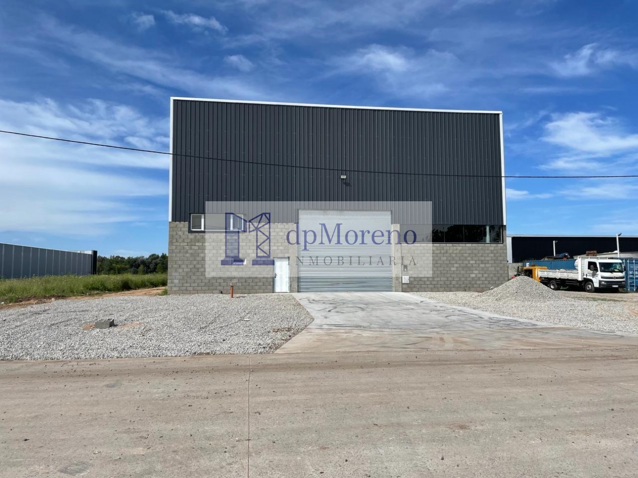 Galpon de 1030 m2 en Parque Industrial en Moreno con oficinas y 12 metros de altura