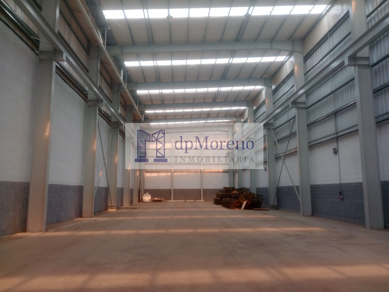 Galpon de 1000 m2 sobre Ruta 8 zona industrial a pocas cuadras de Camino del Buenayre
