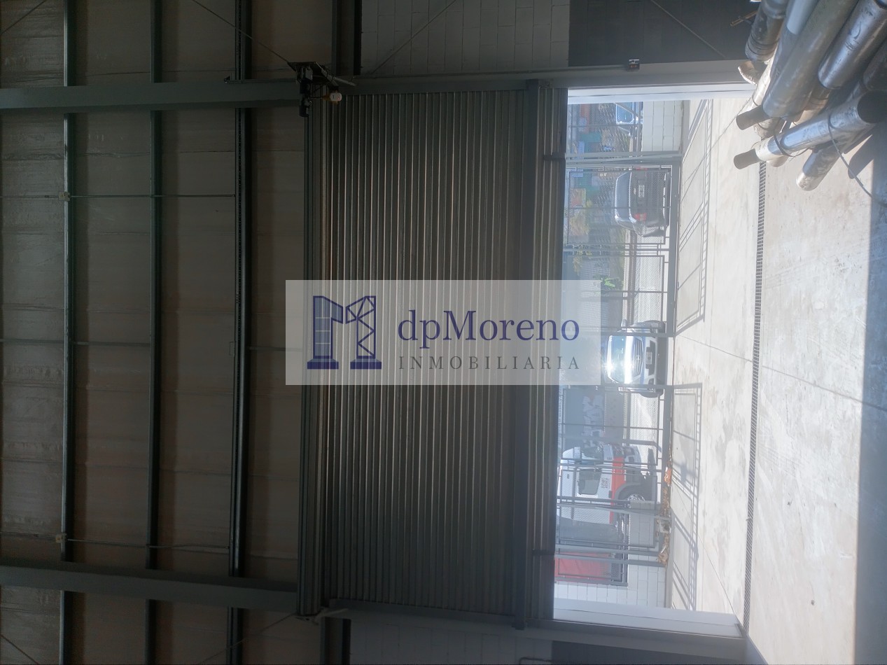 Galpon de 1000 m2 sobre Ruta 8 zona industrial a pocas cuadras de Camino del Buenayre