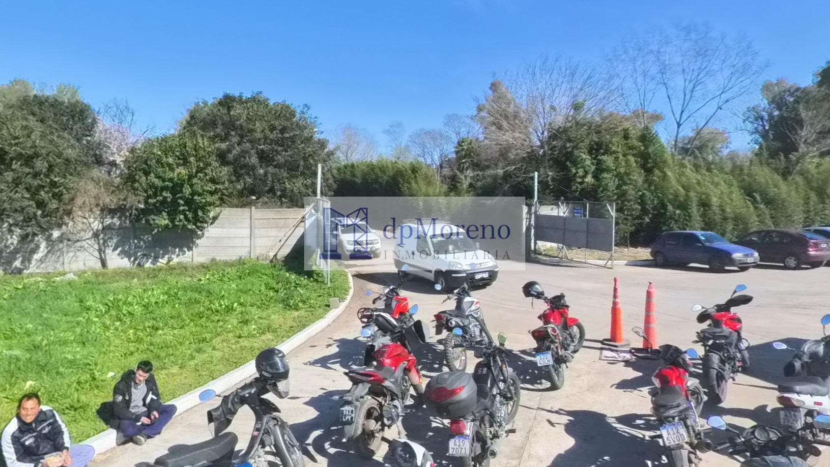 Fraccion de 44.000 m2 de terreno en zona industrial a 4 km de Acc. Oeste a metros de Ruta 25 calle pavimentada. Ideal para desarrollo