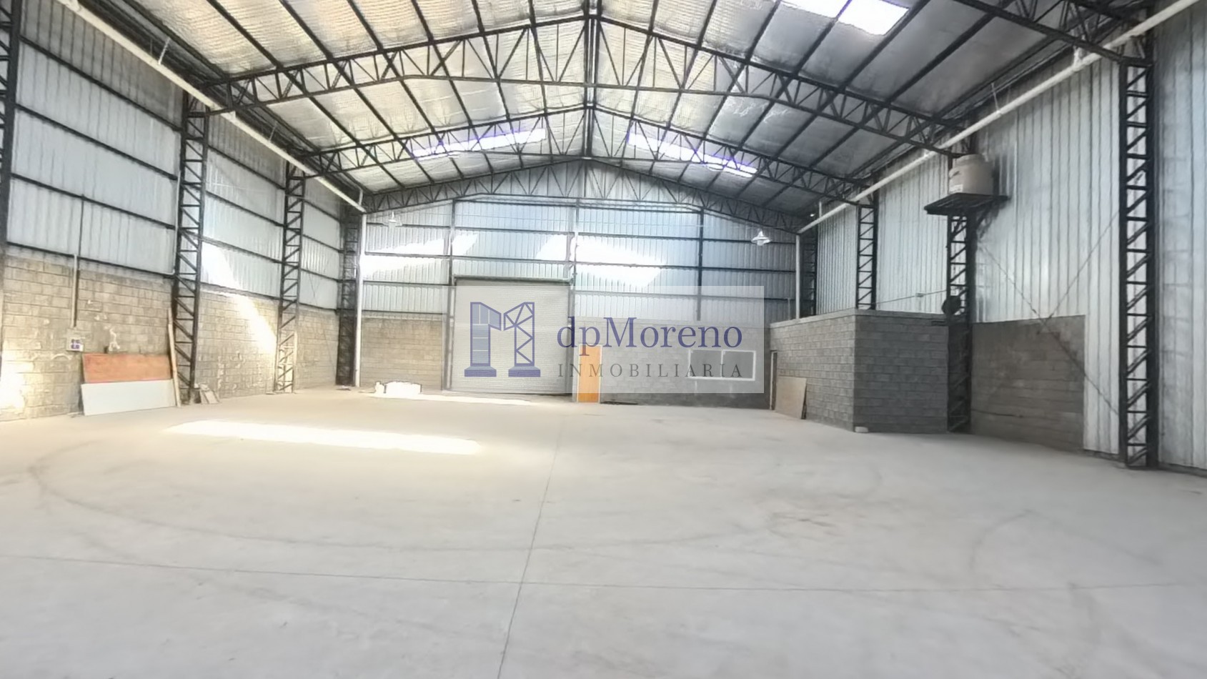 Galpon de 600 m2 en Ruta 24 a tres cuadras de Acceso Oeste