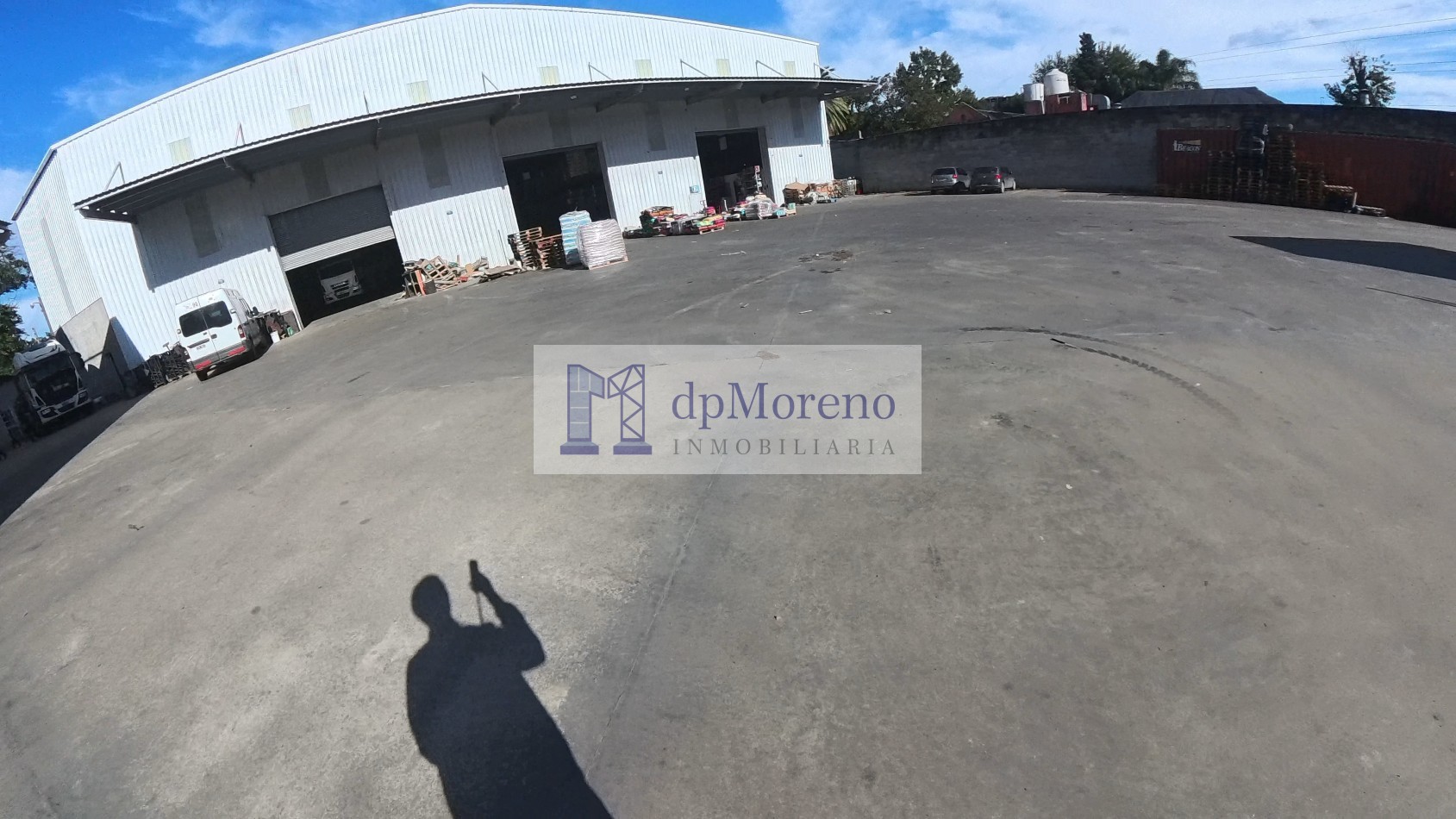 Galpon de 1000 m2 en predio cerrado con acceso reestringido en Colectora Acc. Oeste - Paso del Rey