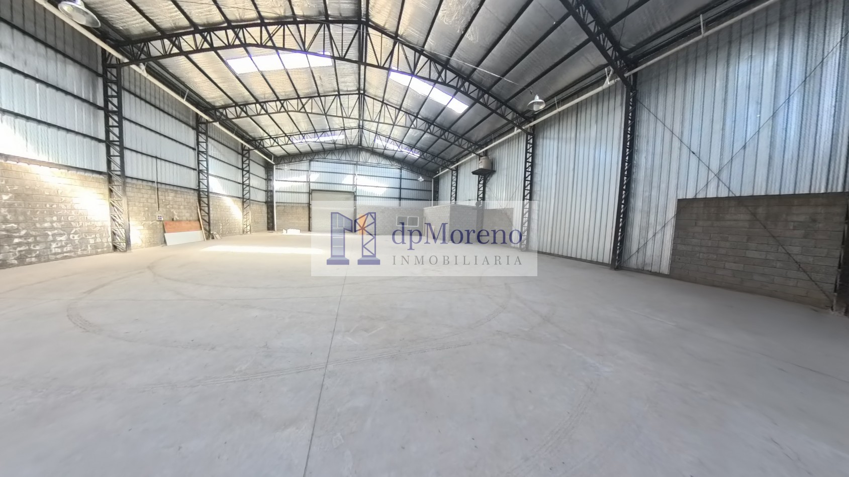 Galpon de 600 m2 en Ruta 24 a tres cuadras de Acceso Oeste