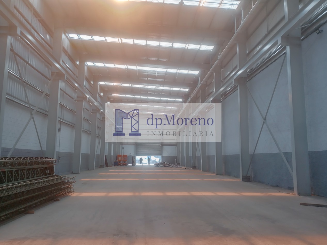 Galpon de 1000 m2 sobre Ruta 8 zona industrial a pocas cuadras de Camino del Buenayre
