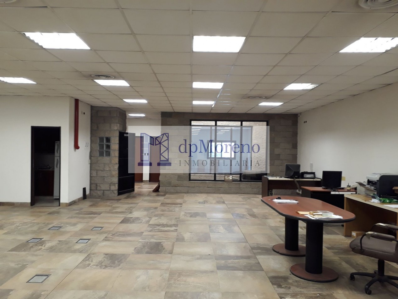 Galpon de 1600 m2 en Munro zona industrial con 500 m2 de playa