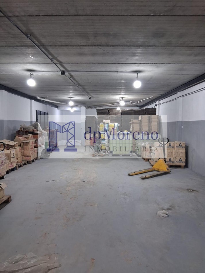 Galpon de 900 m2 sobre Avenida zona centrica.