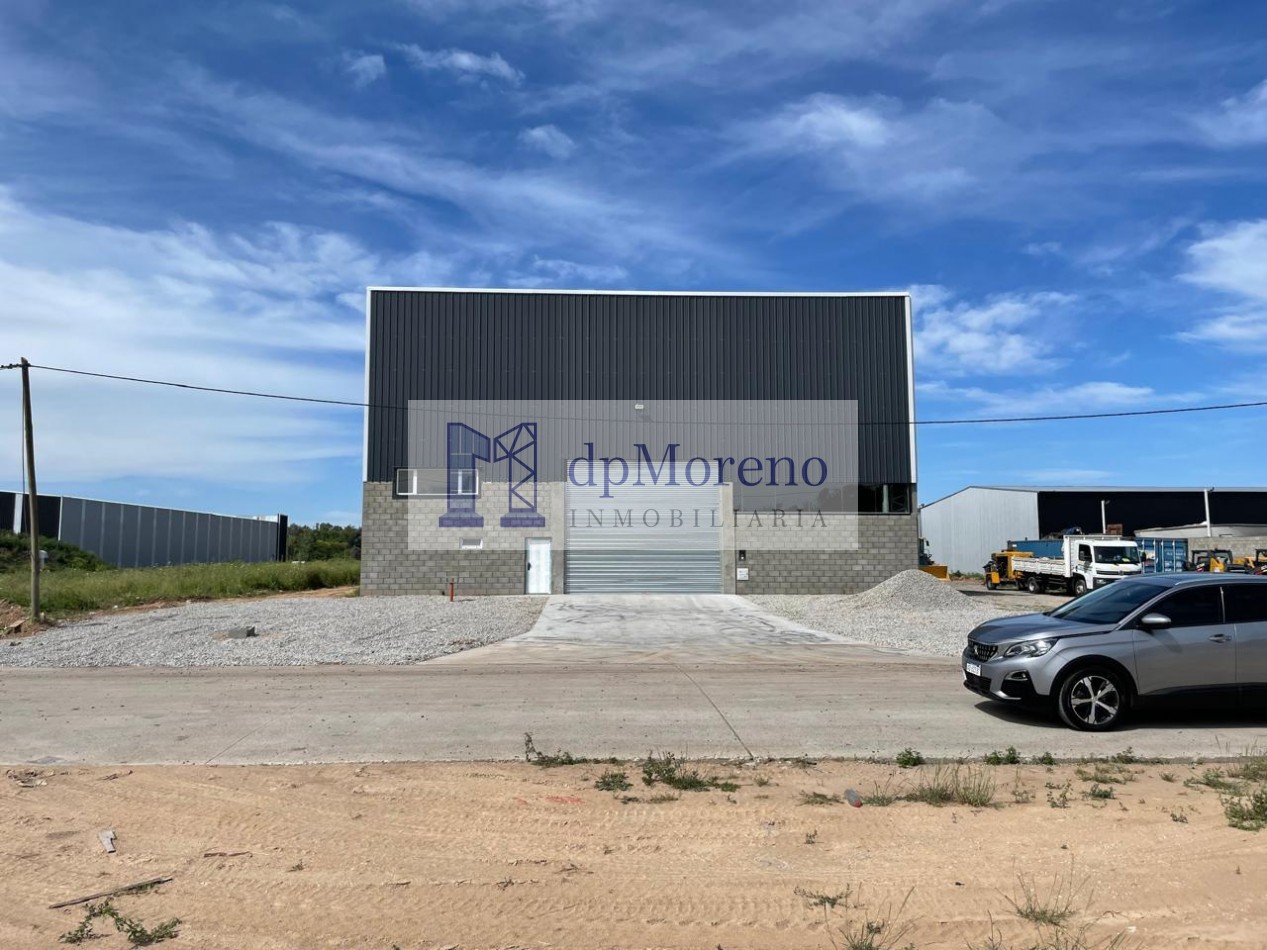 Galpon de 1030 m2 en Parque Industrial en Moreno con oficinas y 12 metros de altura