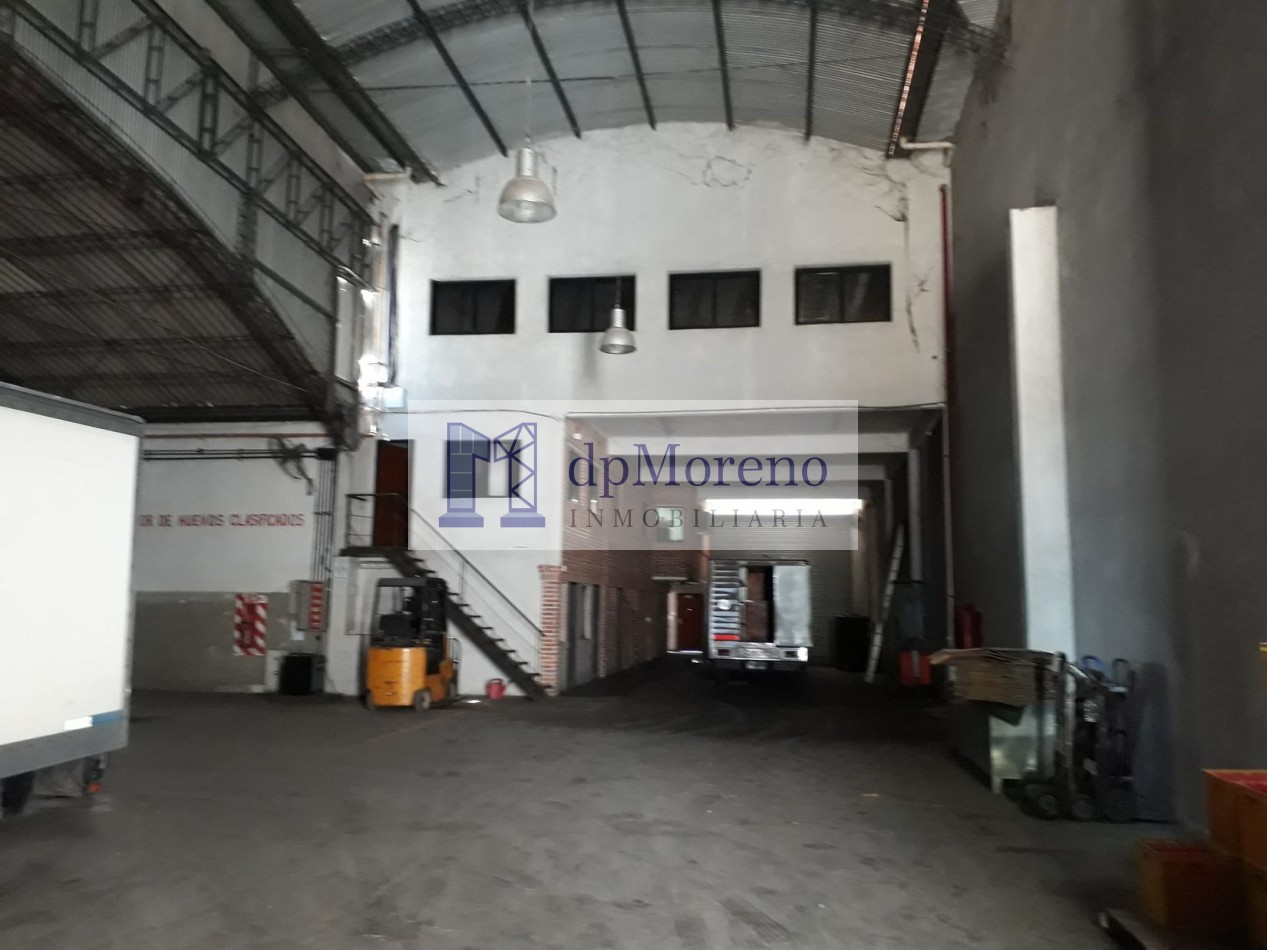 Galpon de 1600 m2 en Munro zona industrial con 500 m2 de playa