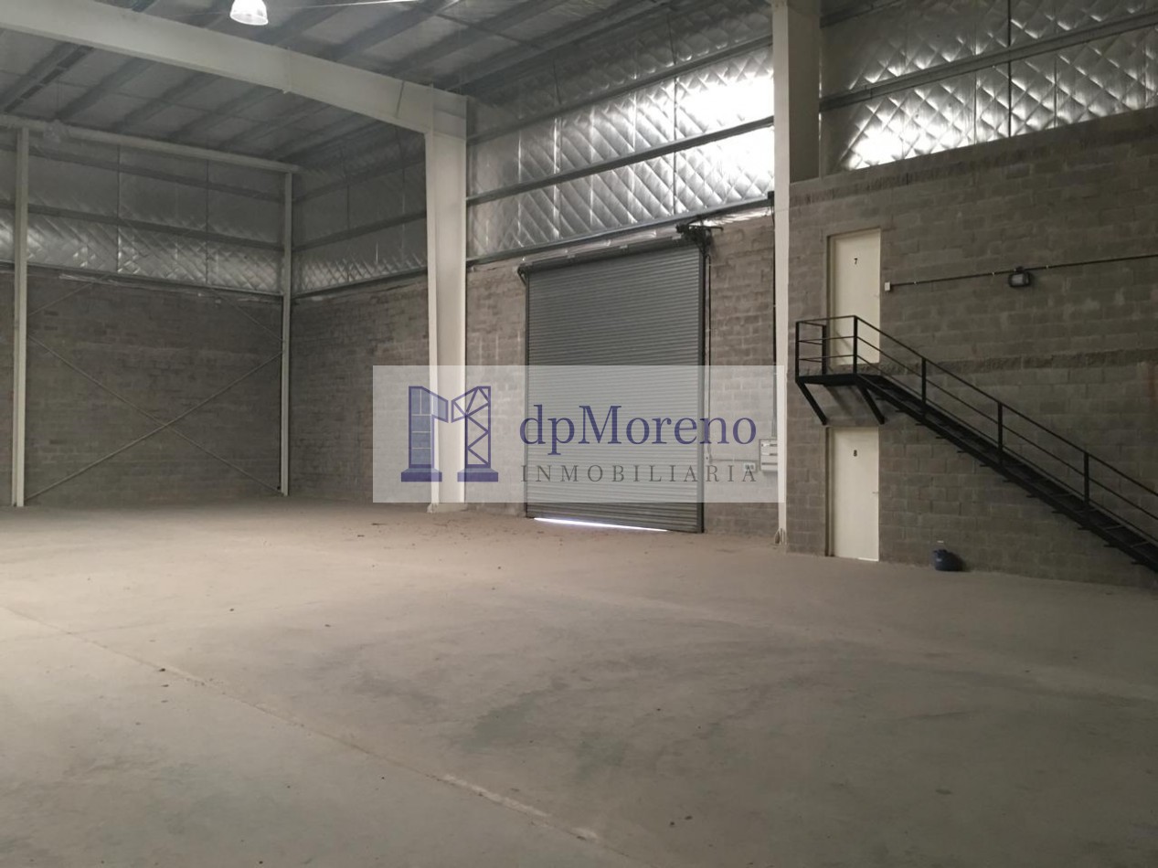 Galpon de 1000 m2 en Paso del Rey dentro de predio sobre Colectora Acc. Oeste