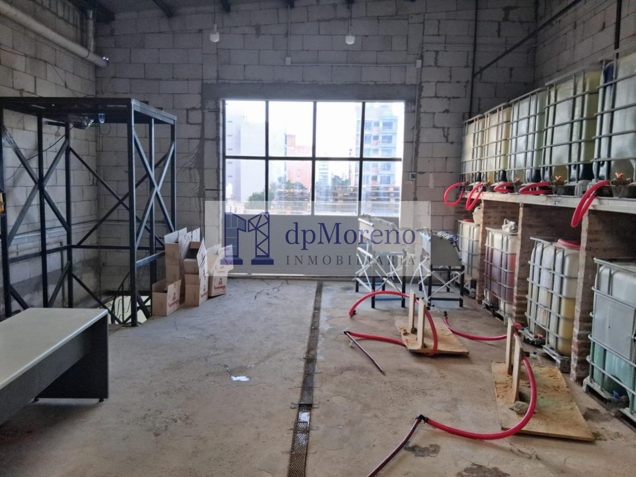 Galpon de 900 m2 sobre Avenida zona centrica.