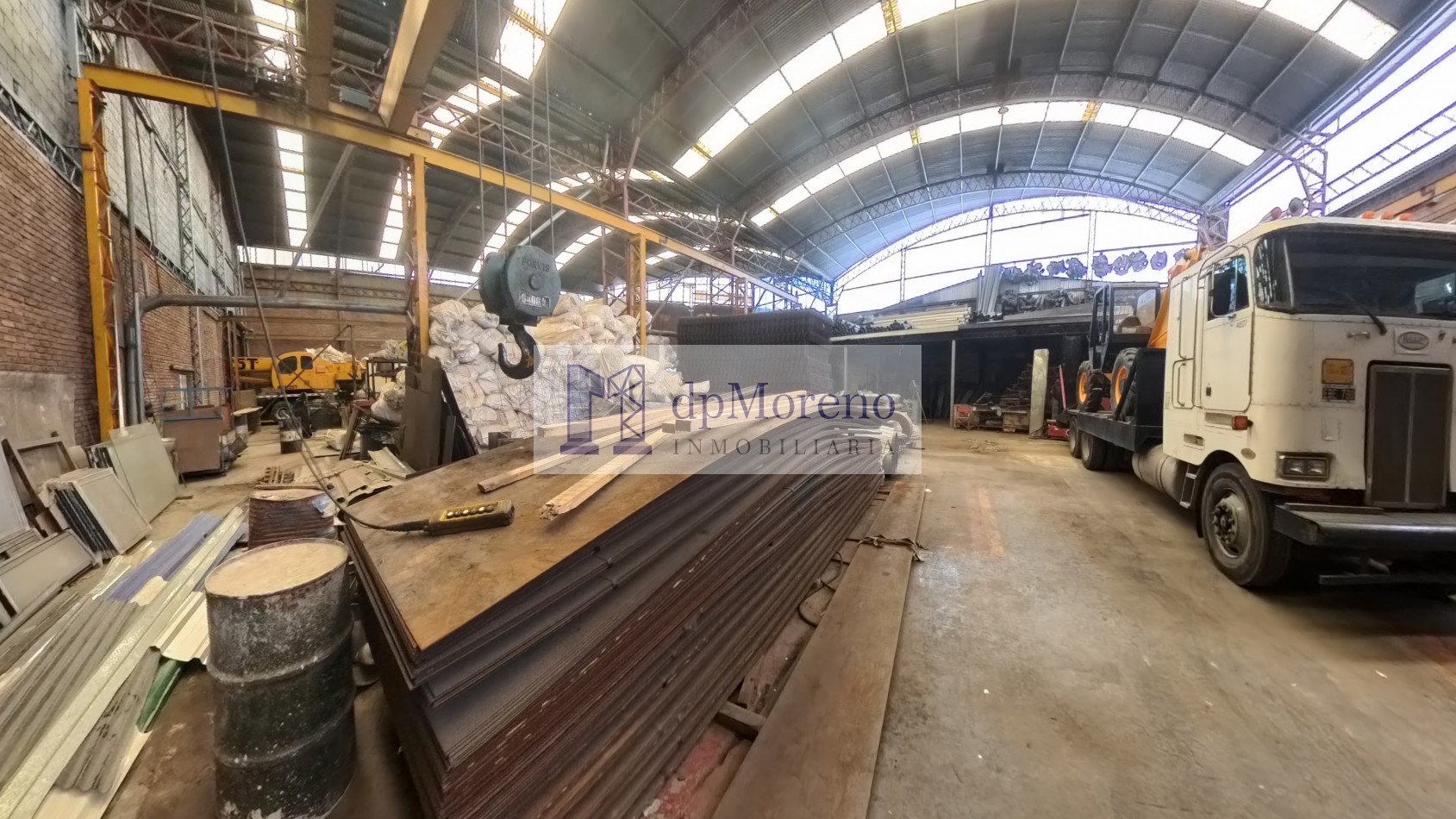 Galpon de 2000 m2 sobre Ruta 202 y Panamericana 