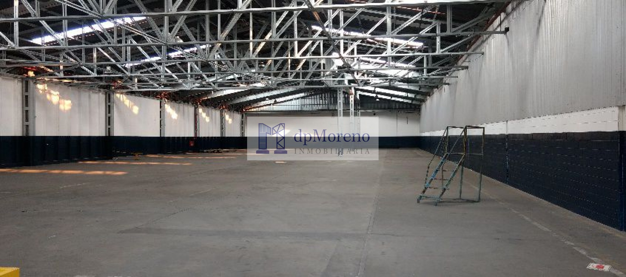 Galpon de 1760 m2 en Hurlingham dentro de predio Industrial con seguridad