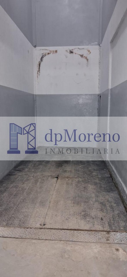 Galpon de 900 m2 sobre Avenida zona centrica.