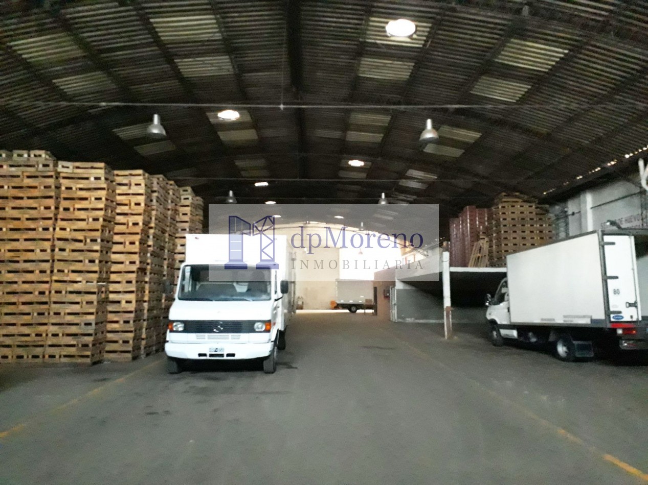 Galpon de 1600 m2 en Munro zona industrial con 500 m2 de playa