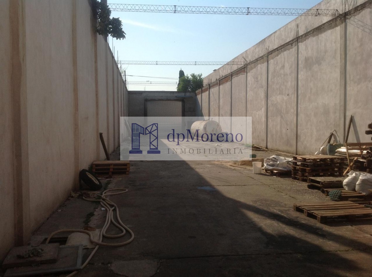 Galpon de 1600 m2 en Munro zona industrial con 500 m2 de playa