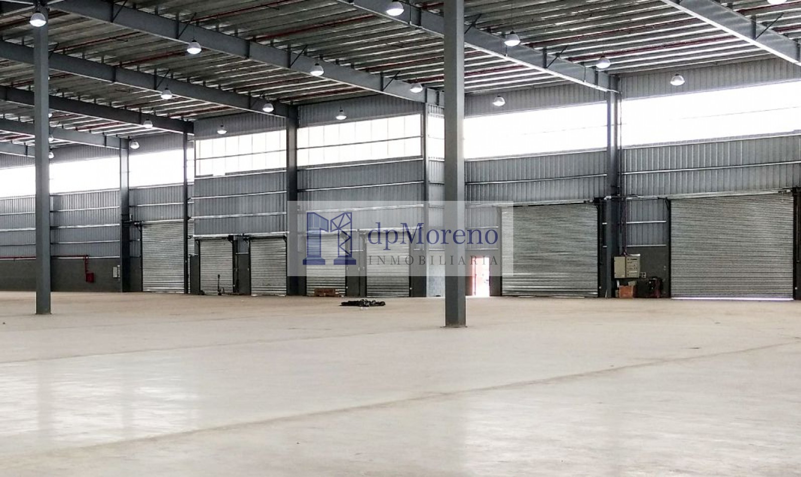 Galpon de 3162 m2 dentro de Centro Logistico en Garin