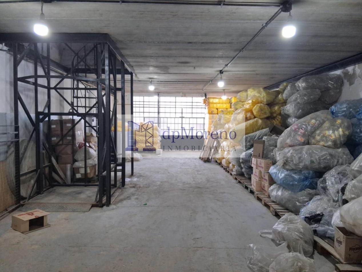 Galpon de 900 m2 sobre Avenida zona centrica.