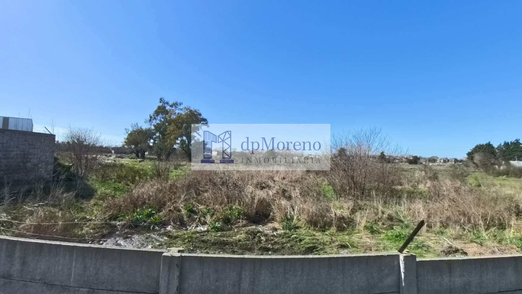 Fraccion de 44.000 m2 de terreno en zona industrial a 4 km de Acc. Oeste a metros de Ruta 25 calle pavimentada. Ideal para desarrollo