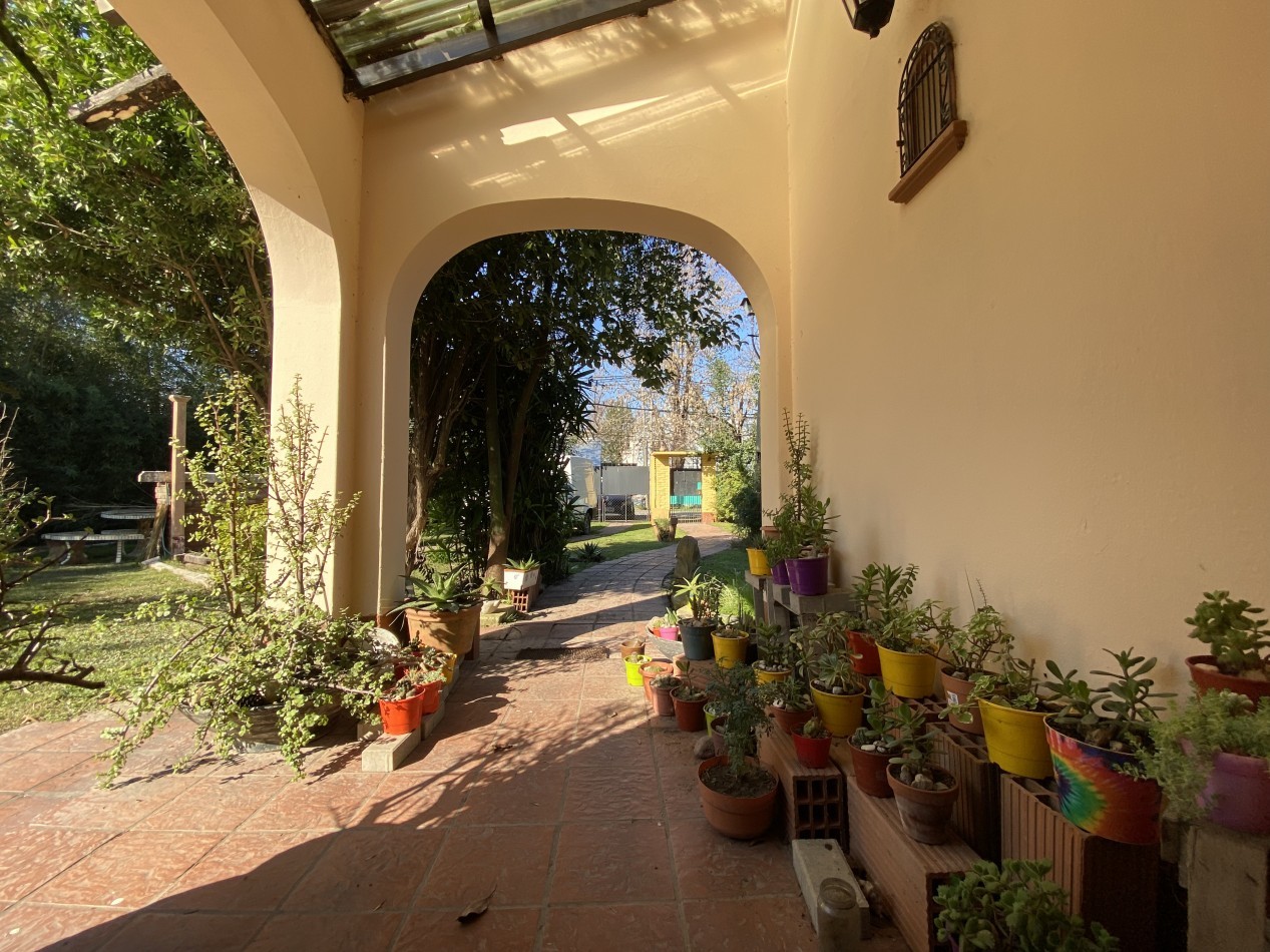 CASA 5 AMBIENTES C/ PISCINA PARRILLA Y QUINCHO PROXIMO A ACCESO PRINCIPAL R8 , LA LONJA ,PILAR BARRIO ABIERTO CON VIGILANCIA ROBLES DEL MONARCA -