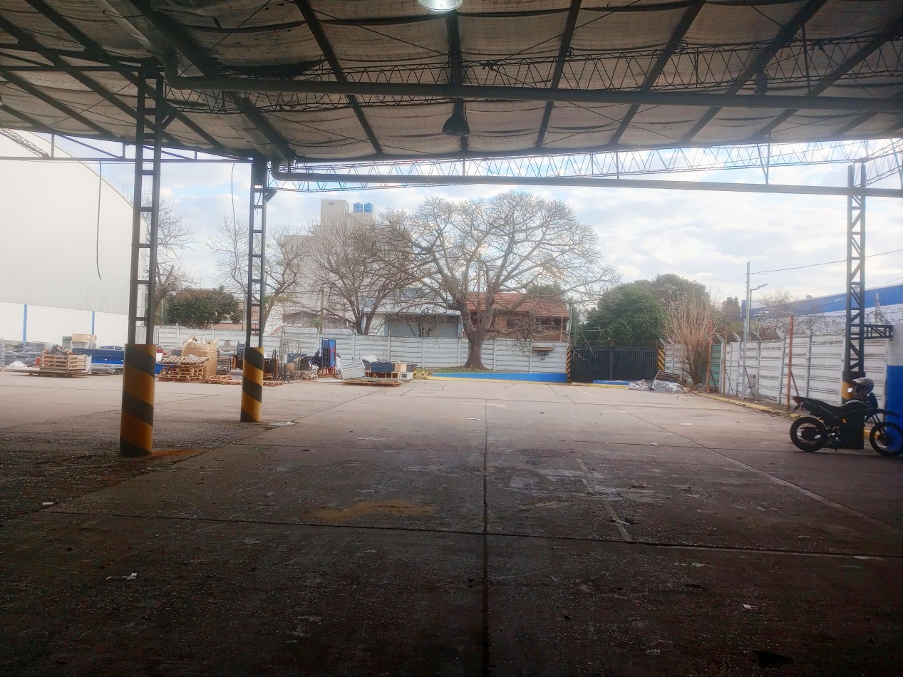 Galpon de 2600 m2 dentro de predio Industrial con seguridad