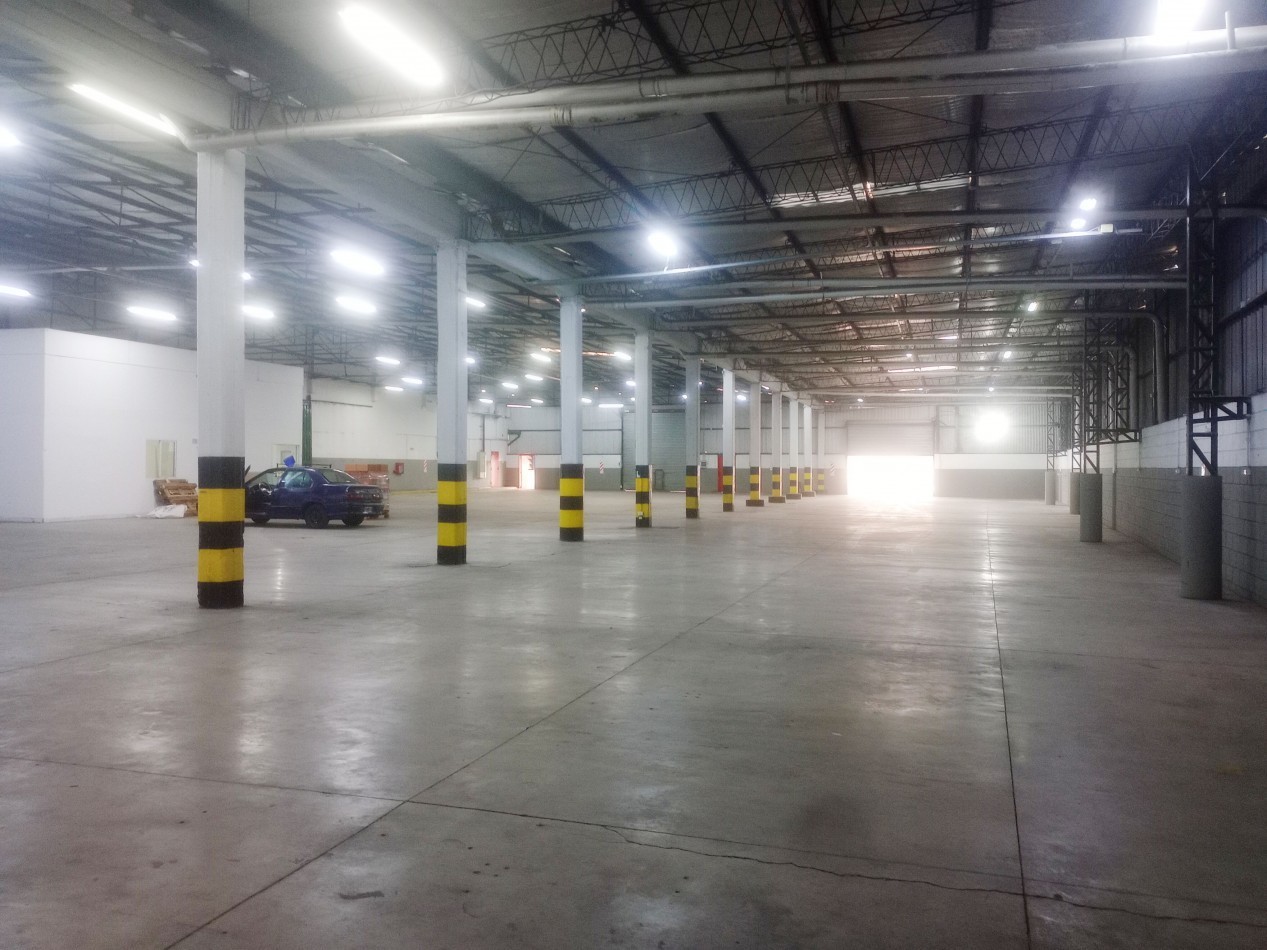 Galpon de 2600 m2 dentro de predio Industrial con seguridad