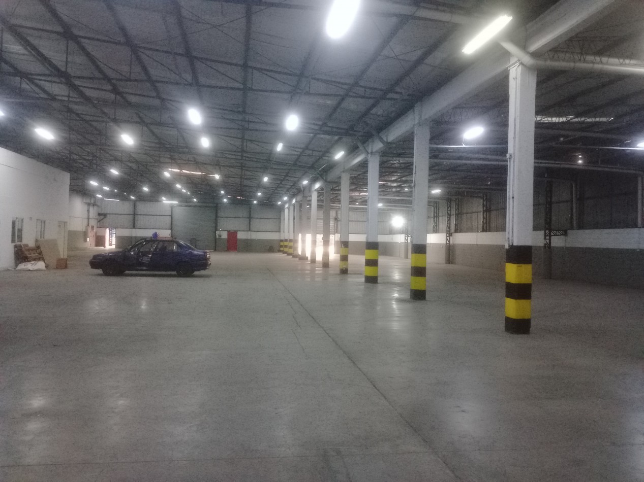 Galpon de 2600 m2 dentro de predio Industrial con seguridad