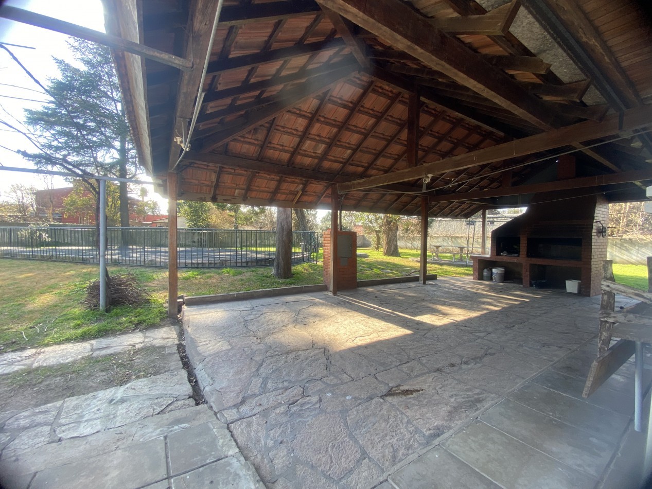 Casa Quinta 5 Ambientes con Piscina sobre 3 Lotes - Oportunidad Permuta - Consulte Financiacion y opciones de venta - Apto Credito -