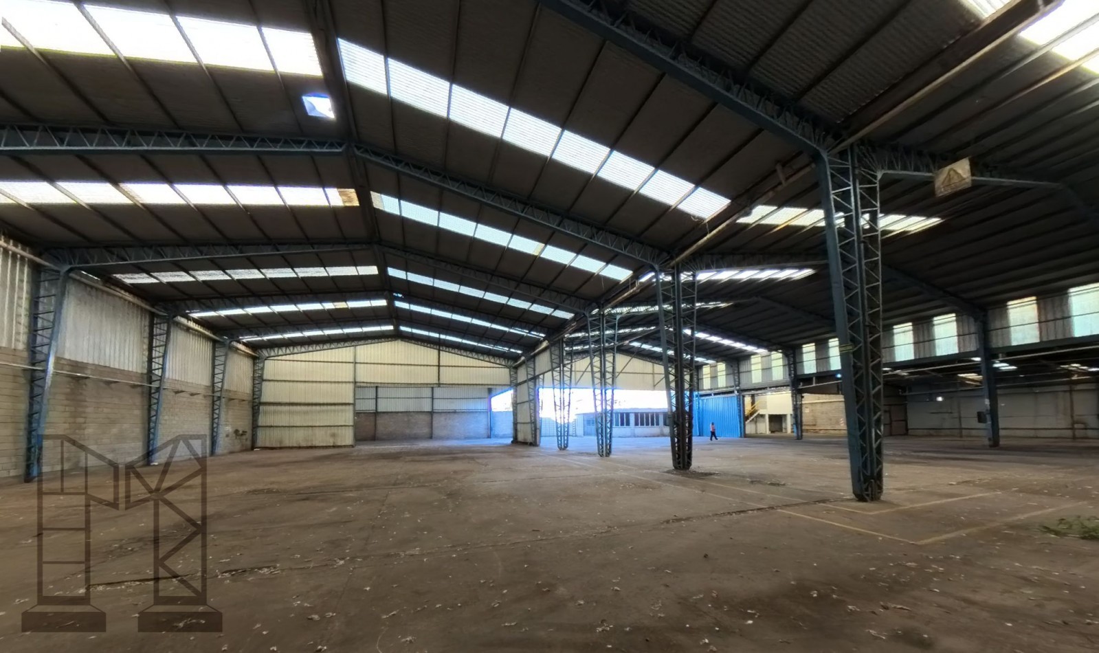 Galpon De 2500 M2 En Hurlingham Con Playa Oficinas En Una Planta.