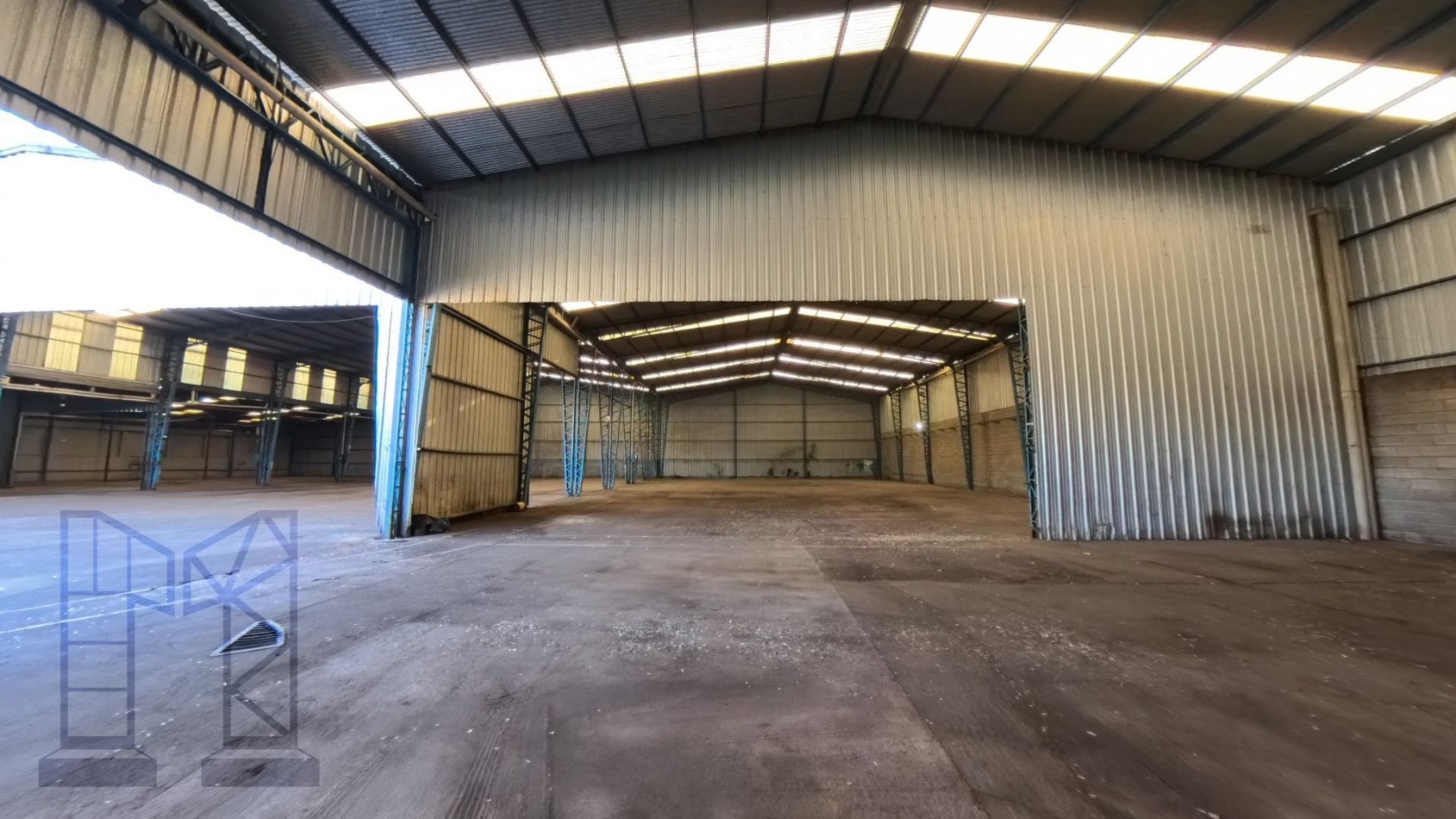 Galpon De 2500 M2 En Hurlingham Con Playa Oficinas En Una Planta.