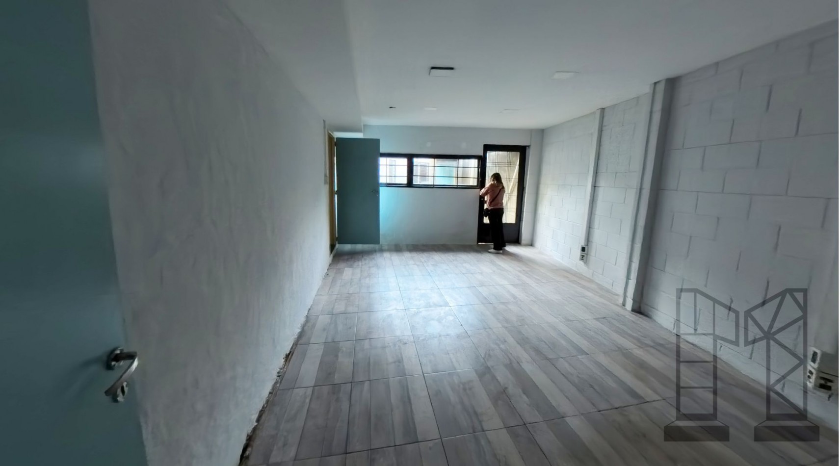 Galpon De 2500 M2 En Hurlingham Con Playa Oficinas En Una Planta.