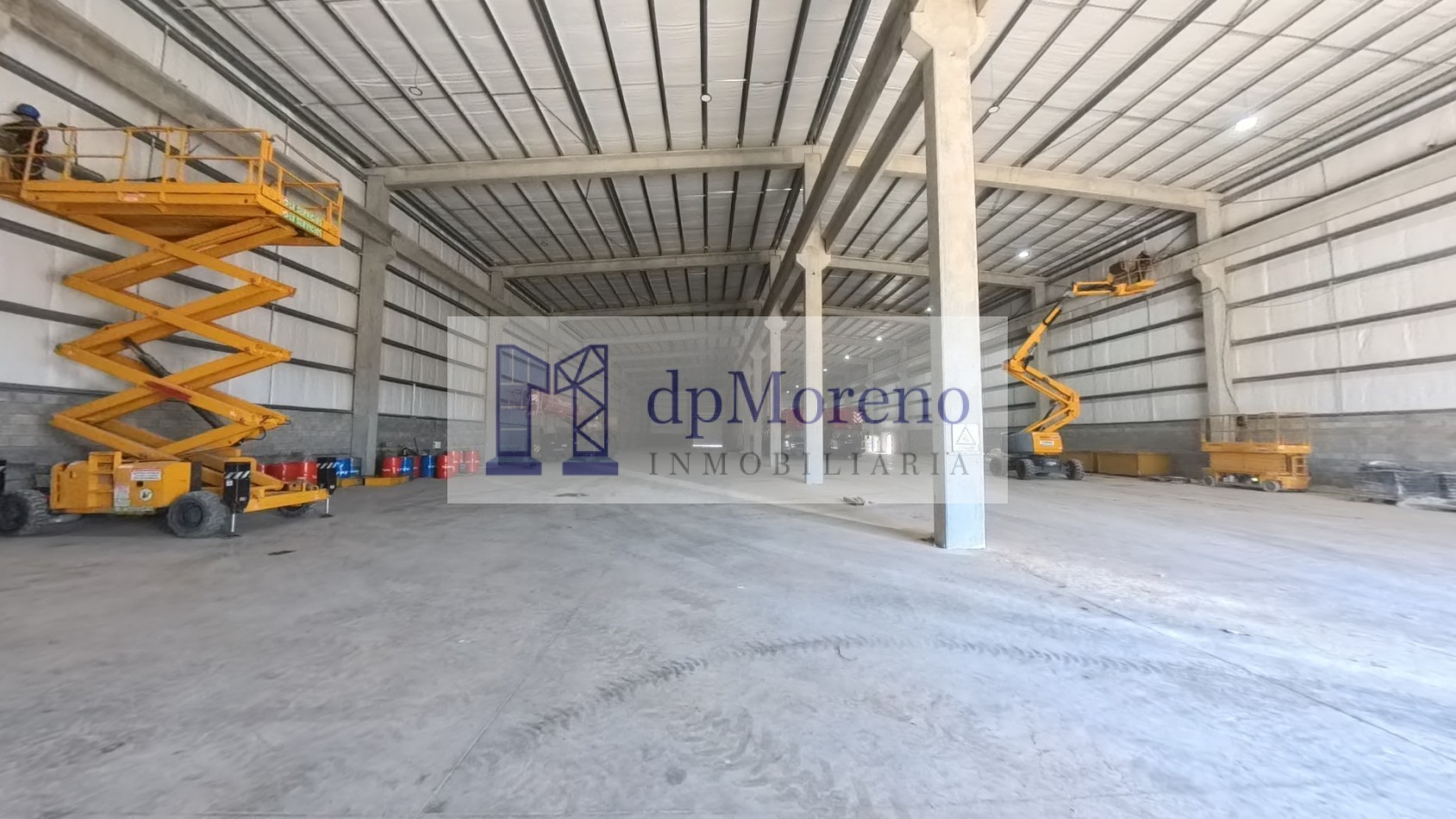 Galpon de 1200 m2 dentro de Parque Industrial cerrado en Ruta 25