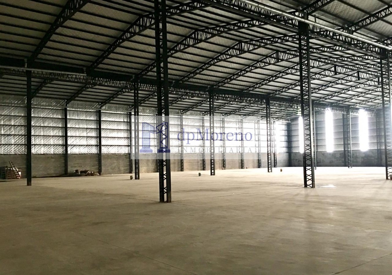 Galpon de 1500 m2 sobre Colectora Acceso Oeste - Gral Rodriguez