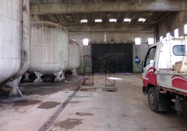 Galpon De 700 M2 En esquina con salida a dos calles a 100 metros de Ramal Escobar