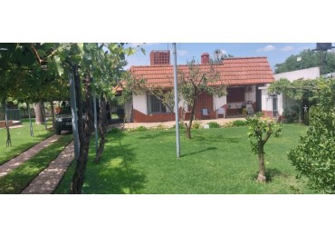 Casa Quinta 5 Ambientes con Piscina  sobre 3 Lotes - Oportunidad Permuta - Consulte Financiacion y opciones de venta  - Apto Credito - 