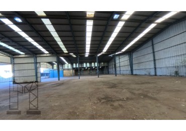 Galpon De 1500 M2 En Hurlingham Con Playa Oficinas En Una Planta.