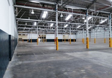 Galpon de 4315 m2 en Hurlingham dentro de predio Industrial con seguridad