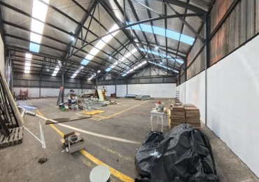 Galpon de 572 m2 dentro de predio con seguridad con espacio de 122 m2 al frente para descarga