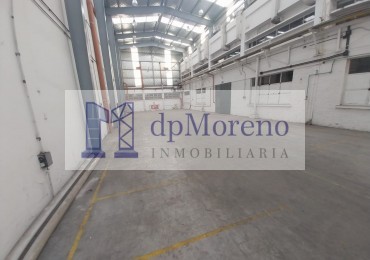 Galpon de 700 m2 en La Tablada dentro de predio industrial con seguridad