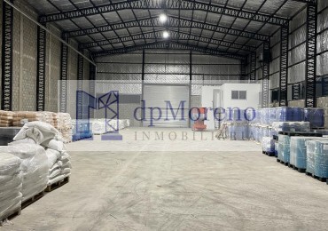 Galpon de 1030 m2 en Parque Industrial en Moreno con oficinas y 12 metros de altura