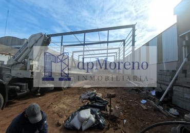 Galpon de 990 m2 en el Triangulo en Zona industrial con Calle Pavimentada