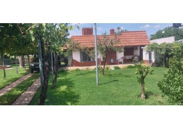 Casa Quinta 5 Ambientes con Piscina  sobre 3 Lotes - Oportunidad Permuta - Consulte Financiacion y opciones de venta  - Apto Credito - 
