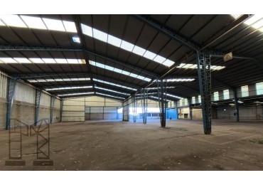 Galpon De 2500 M2 En Hurlingham Con Playa Oficinas En Una Planta.